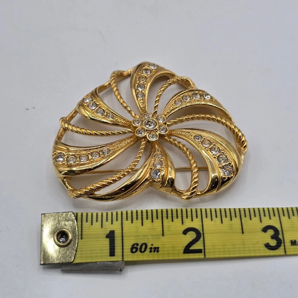 Avon Vintage Gold Tone Heart Pinwheel Brooch Rhinestone Sunburst Pin Signed